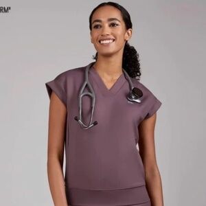 NWT FIGS Mira FORMx Relaxed V-Neck Scrub Top in Plum